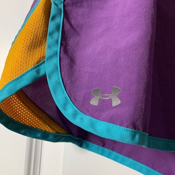 Under Armour Heat Gear Size Large running shorts - Picture 3 of 7